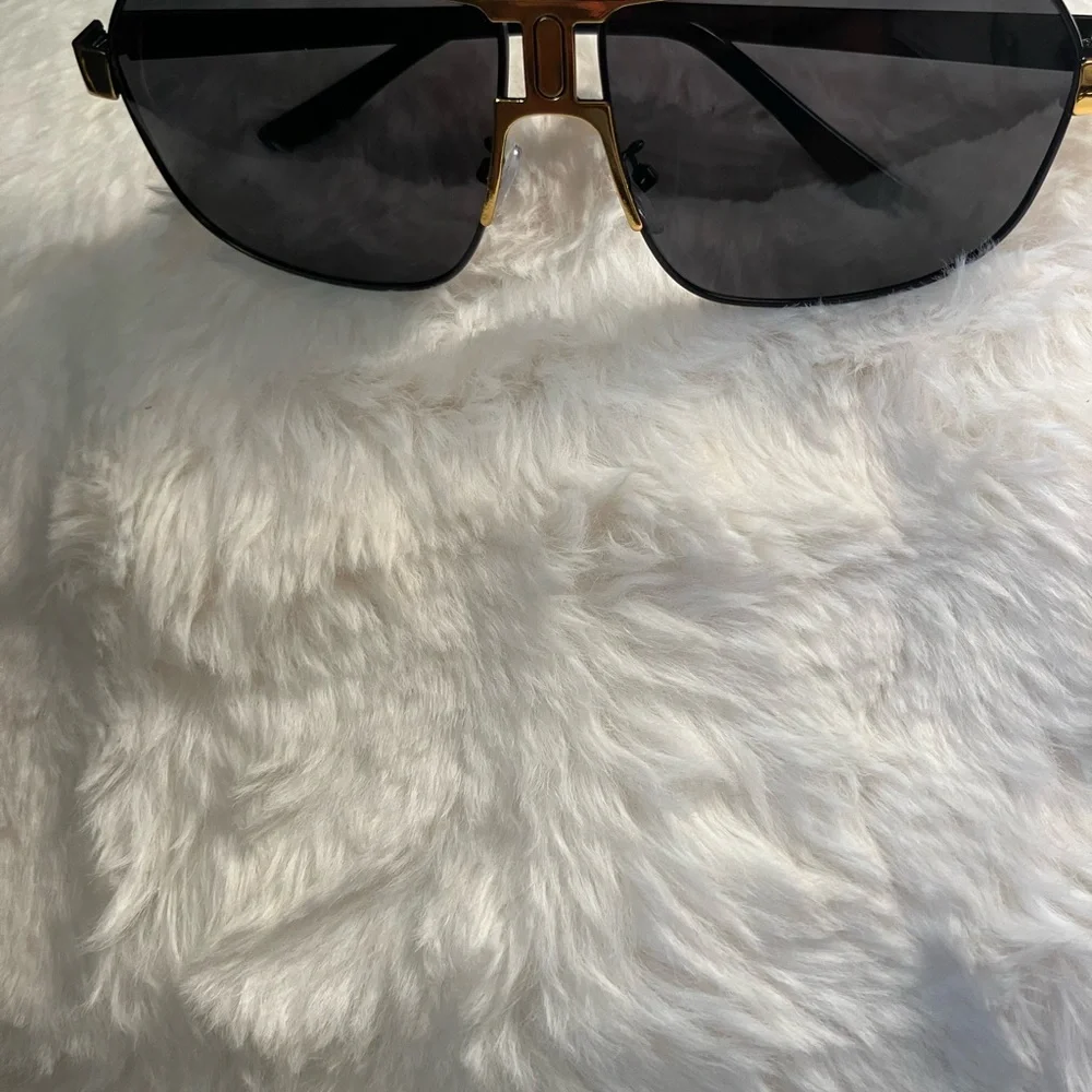 Men Stylish Black and Gold Sunglasses